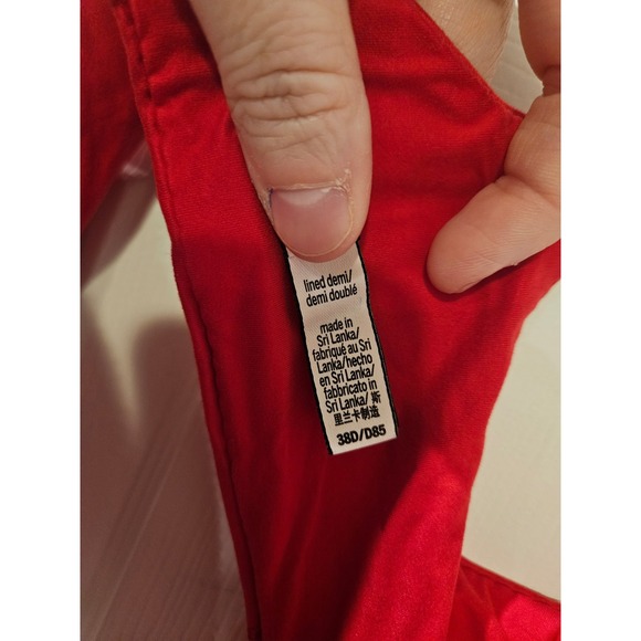 Victoria's Secret Body By Victoria Lined Demi Bra Red Lace Logo Straps 38D - Picture 3 of 7